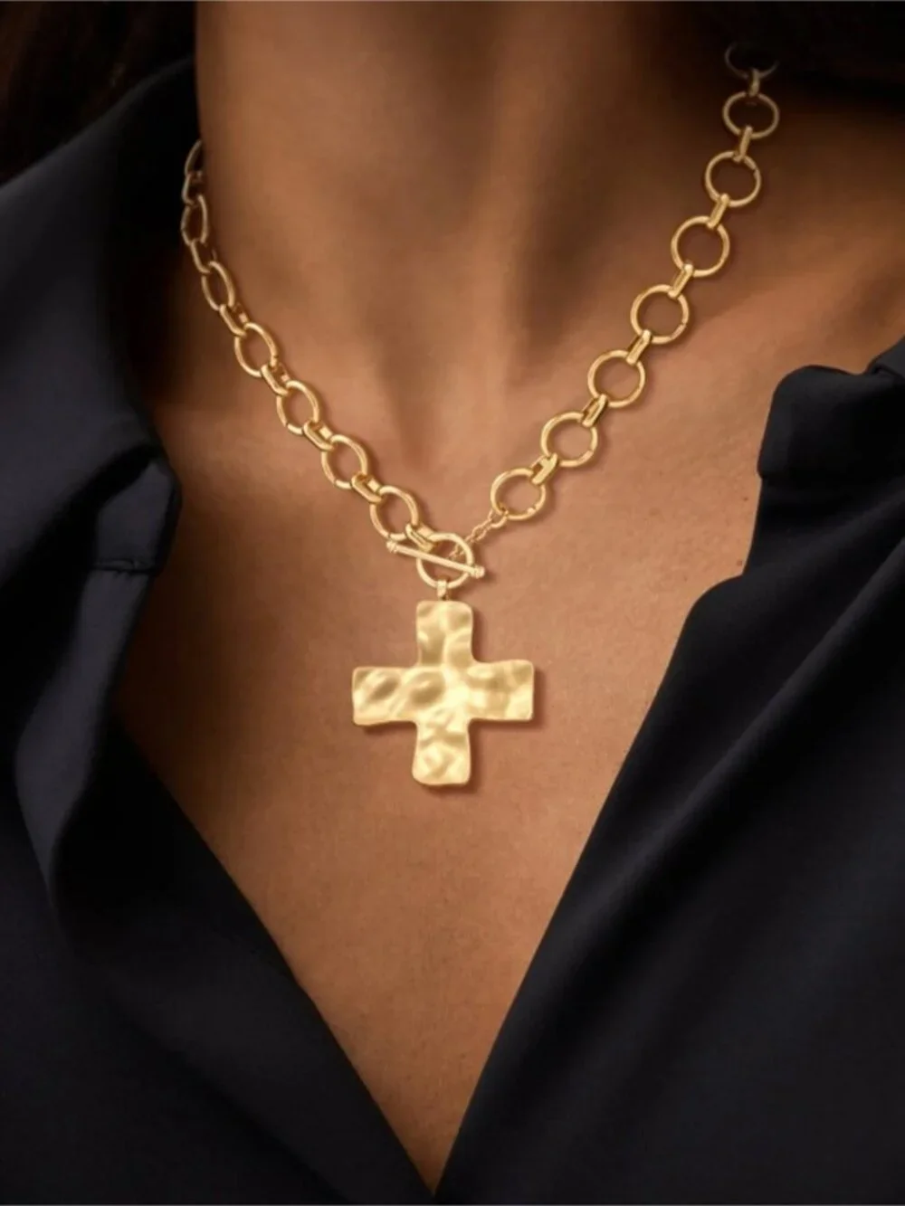 New! Viral Hammered Gold Cross Necklace (1012) NWOT